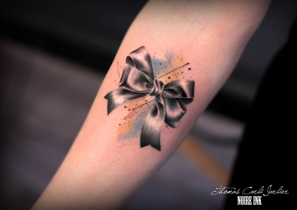 Bow and eyes tattoo