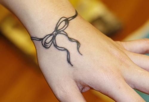 Beautiful bow tattoo piece