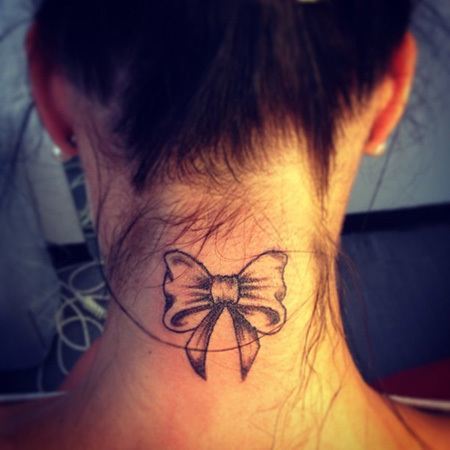 Bow tattoos: share and remember