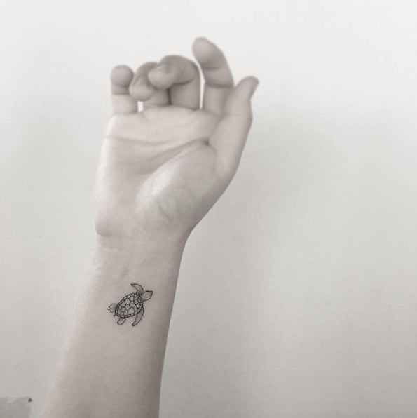 Detailed Sea Turtle on Wrist Turtle Tattoos