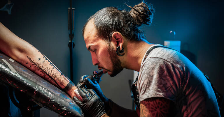 5 Important Differences: Tattoo Studio vs. Freelance Tattoo Artist